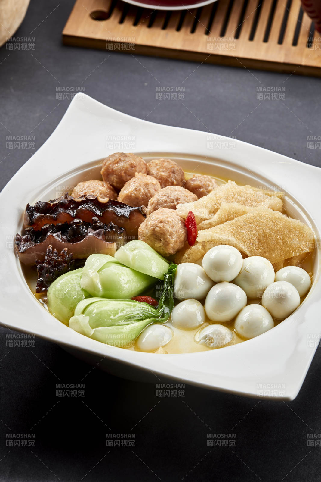 陆海空海参肉丸竹荪鹌鹑蛋油菜