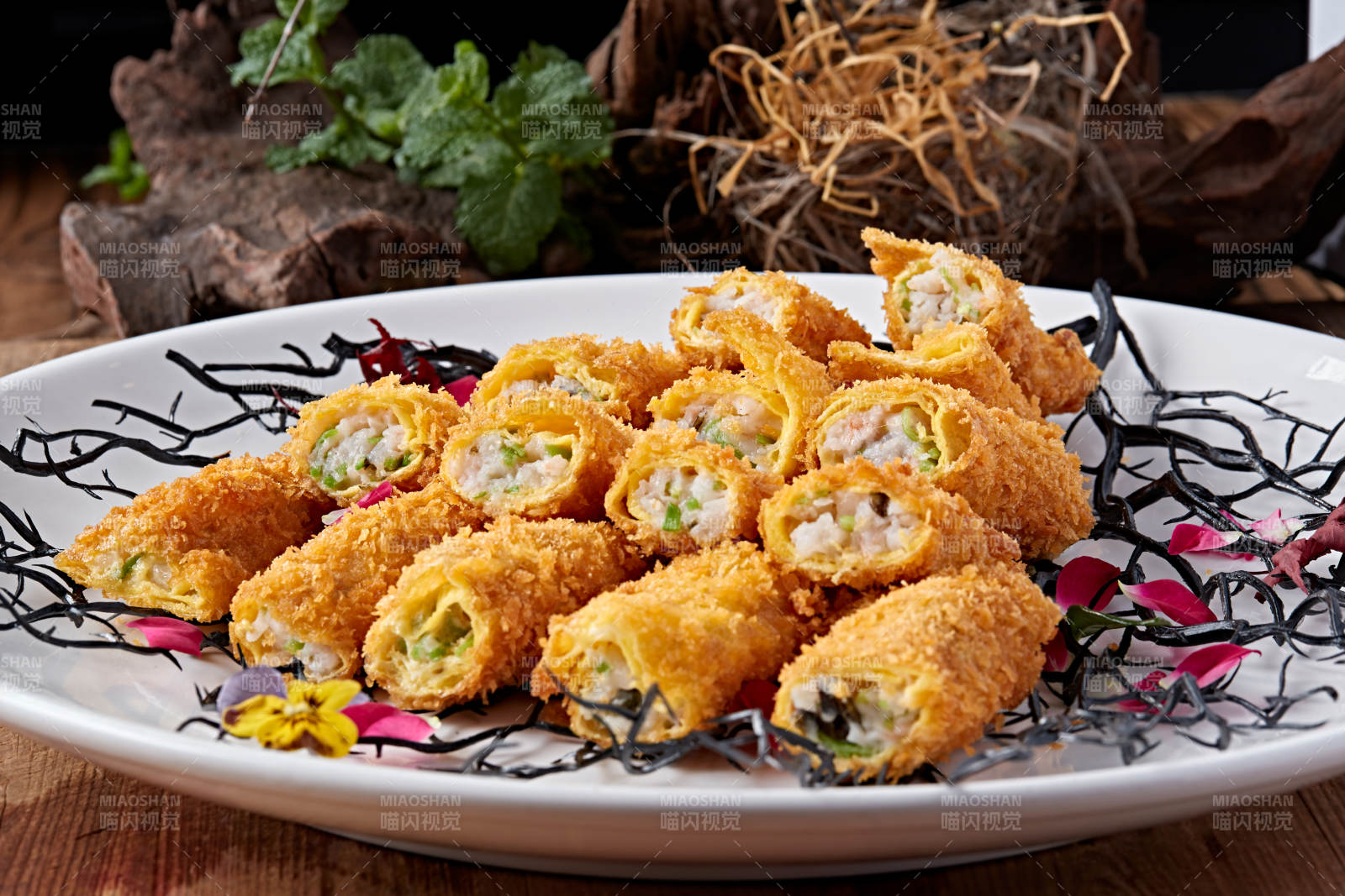 油炸黄金蛋皮卷虾滑蟹肉