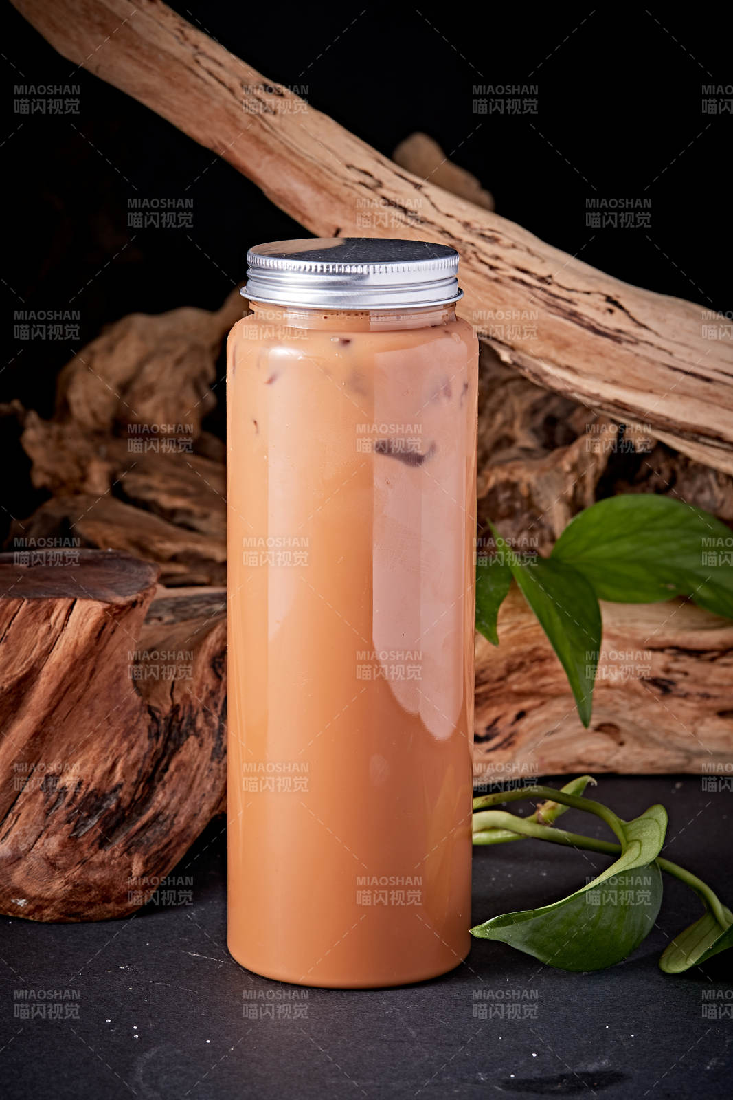 杯装泰式冰奶茶