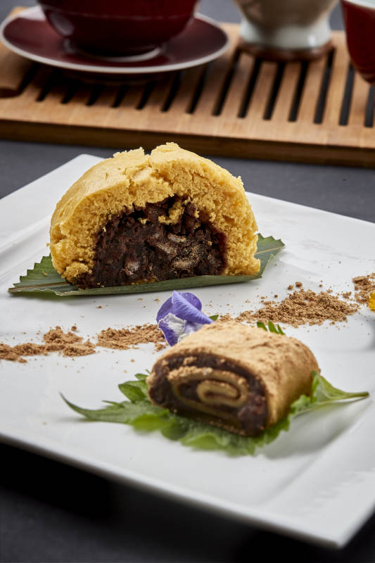 红豆馅黄馍馍配北京小吃驴打滚