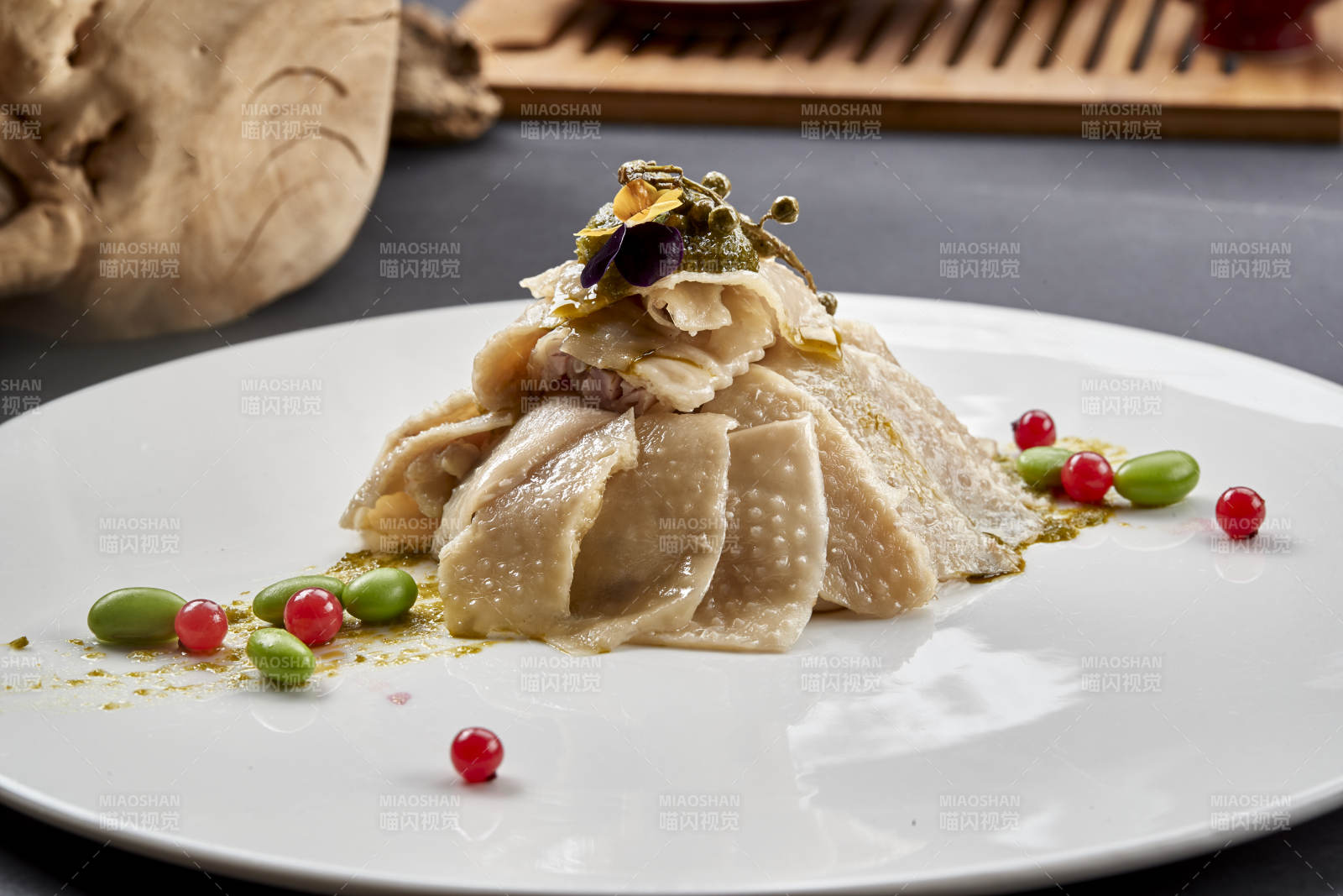 美味精美凉菜藤椒柴鸡皮-摄影图