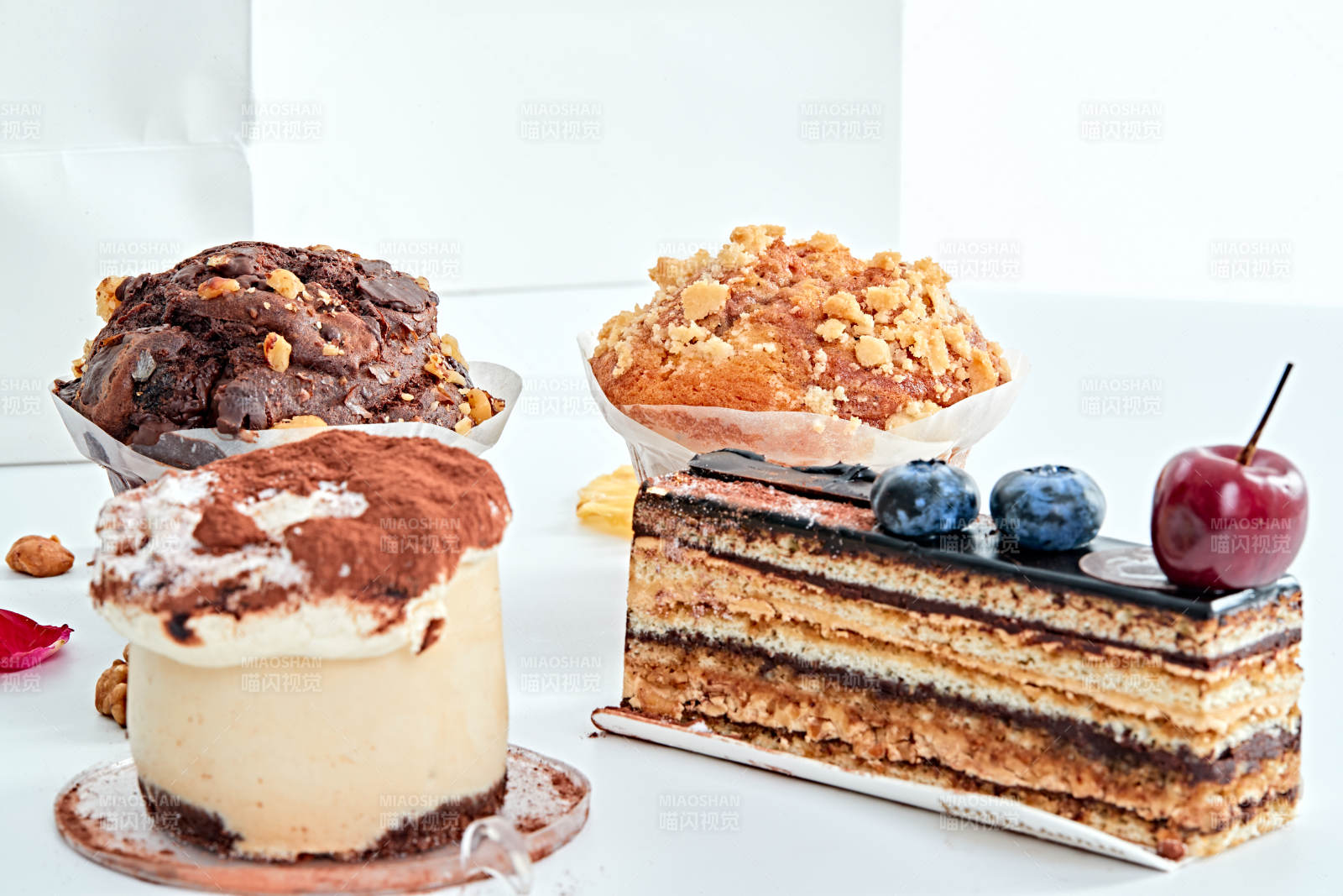 制作精美的法式小甜品蛋糕