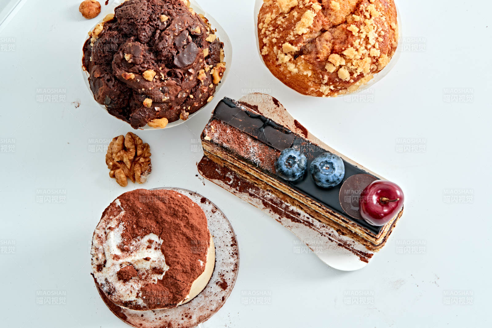 制作精美的法式小甜品蛋糕