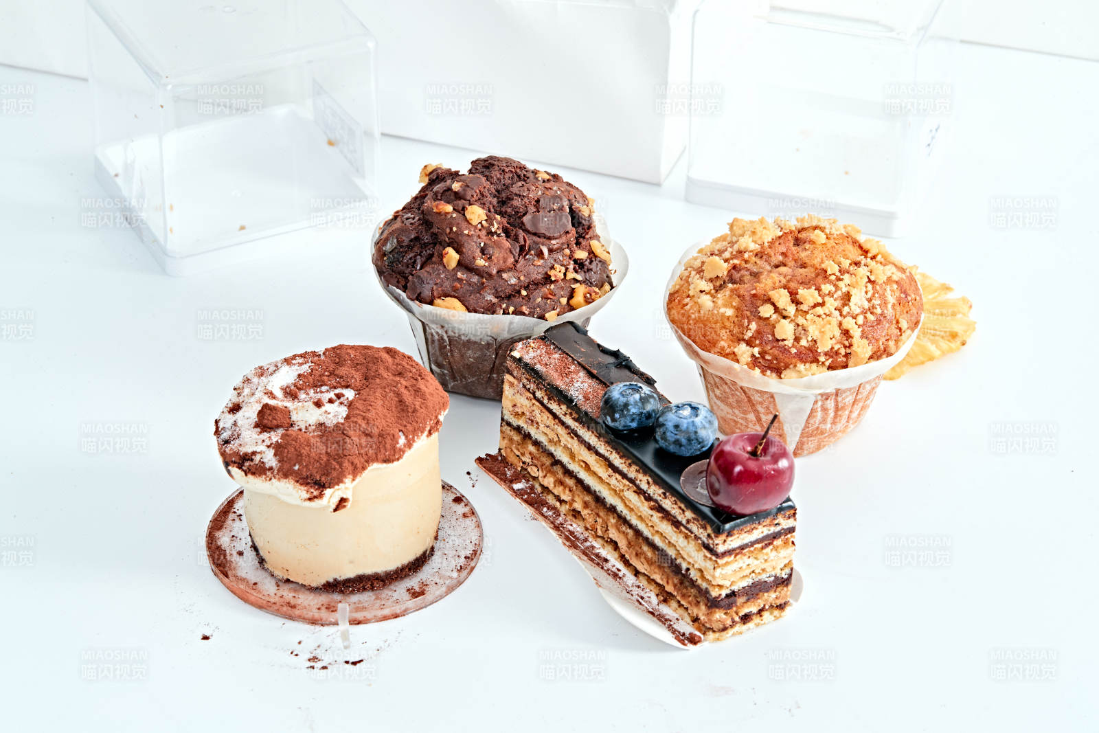 制作精美的法式小甜品蛋糕