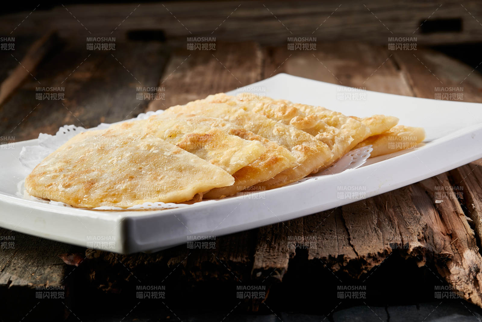 手工烙大饼-摄影图