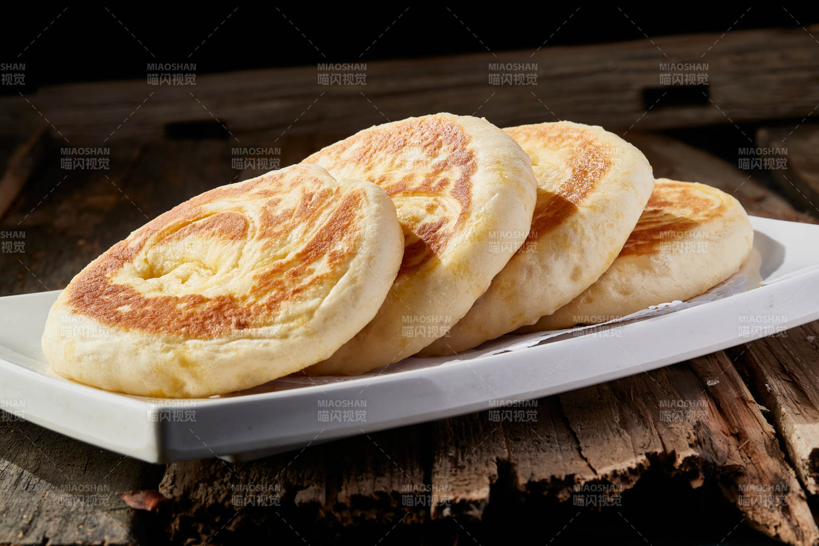 手工烙大饼-摄影图