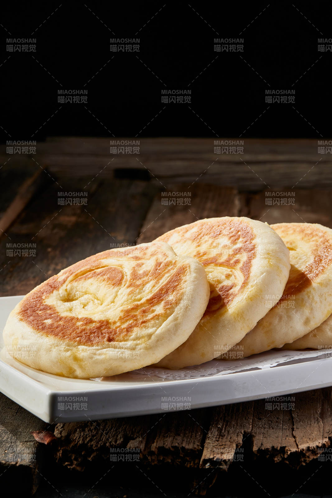 手工烙大饼-摄影图