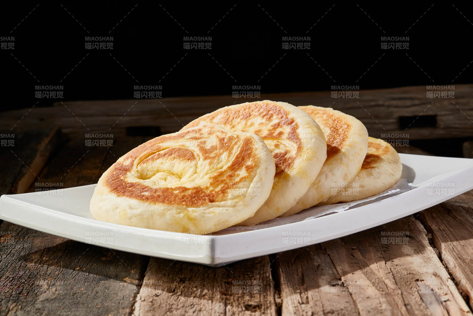 手工烙大饼-摄影图