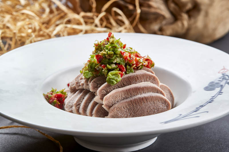 精美凉菜剁椒牛舌口条