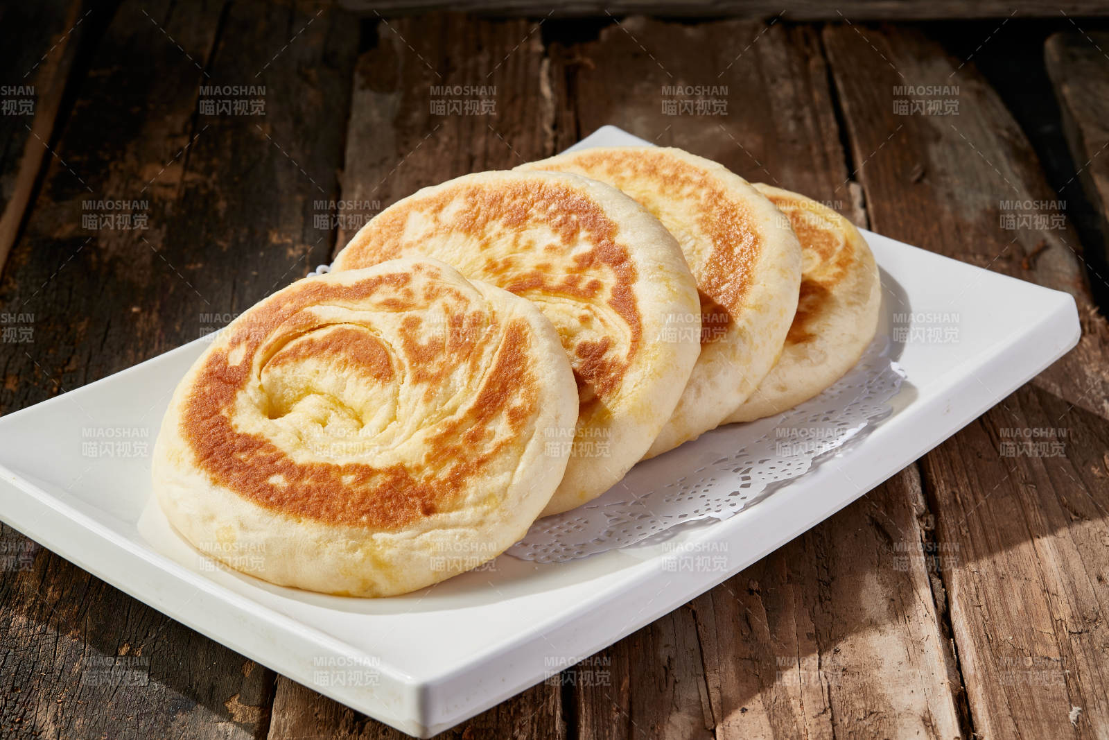 手工烙大饼-摄影图