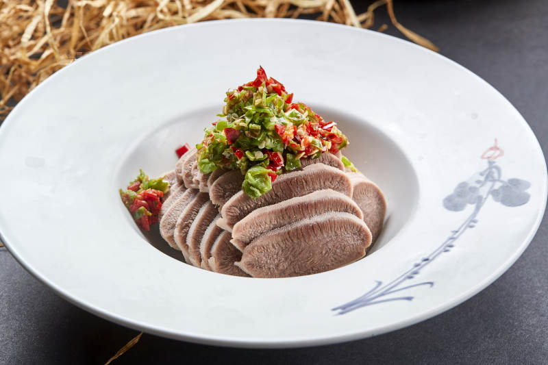 精美凉菜剁椒牛舌口条