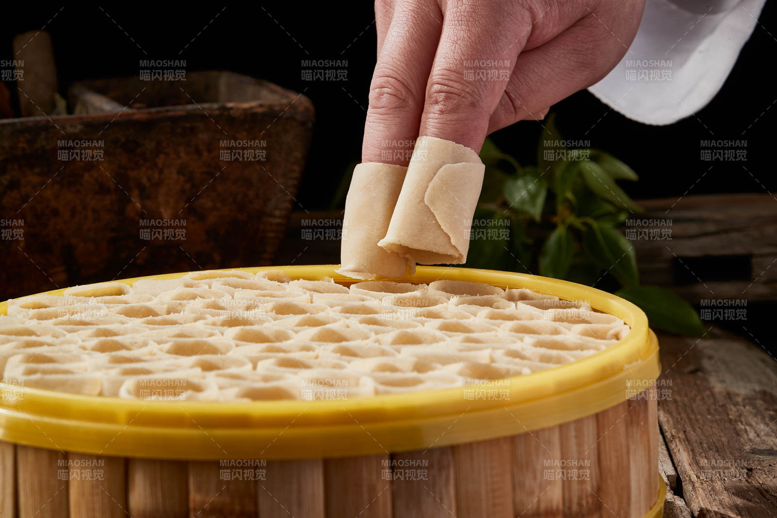 张家口坝上特色美食蒸莜面-摄影图