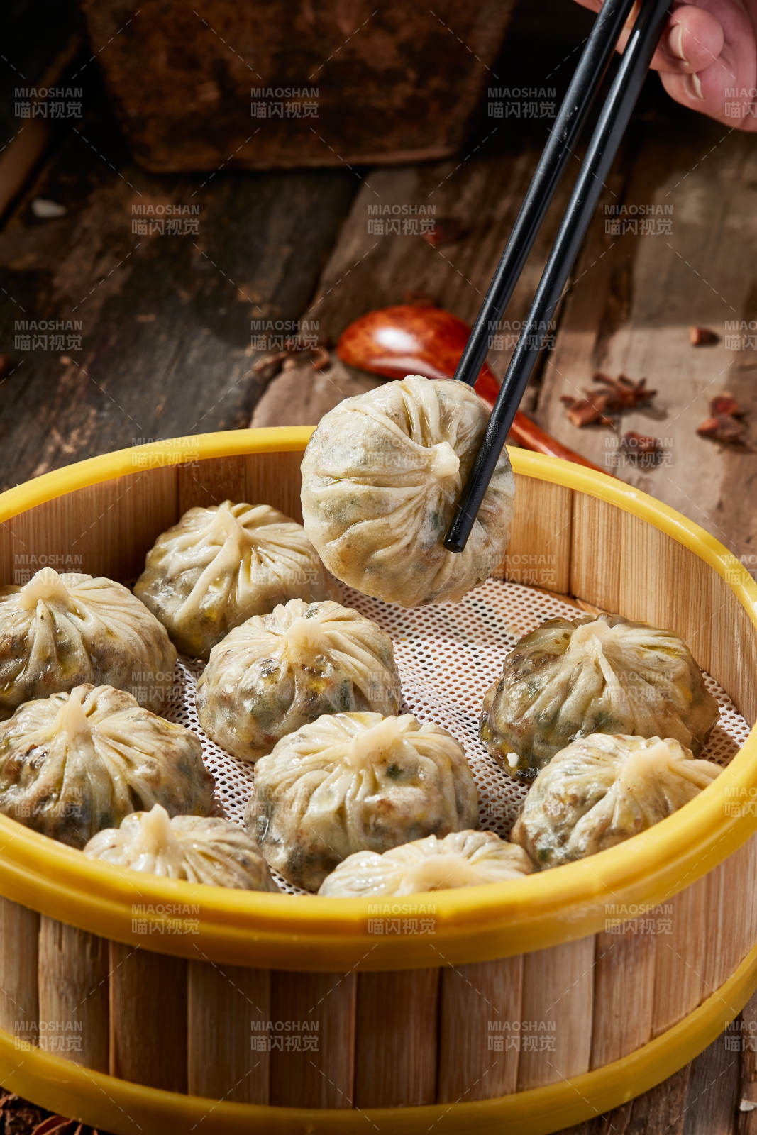 水晶韭菜土豆馅蒸包