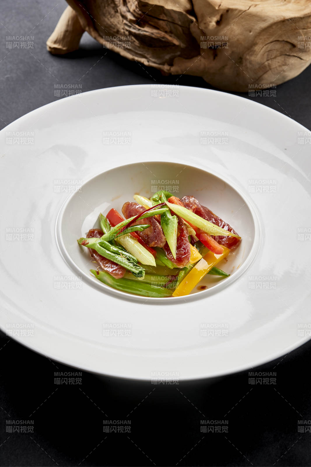 芦笋西芹彩椒炒广味香肠-摄影图