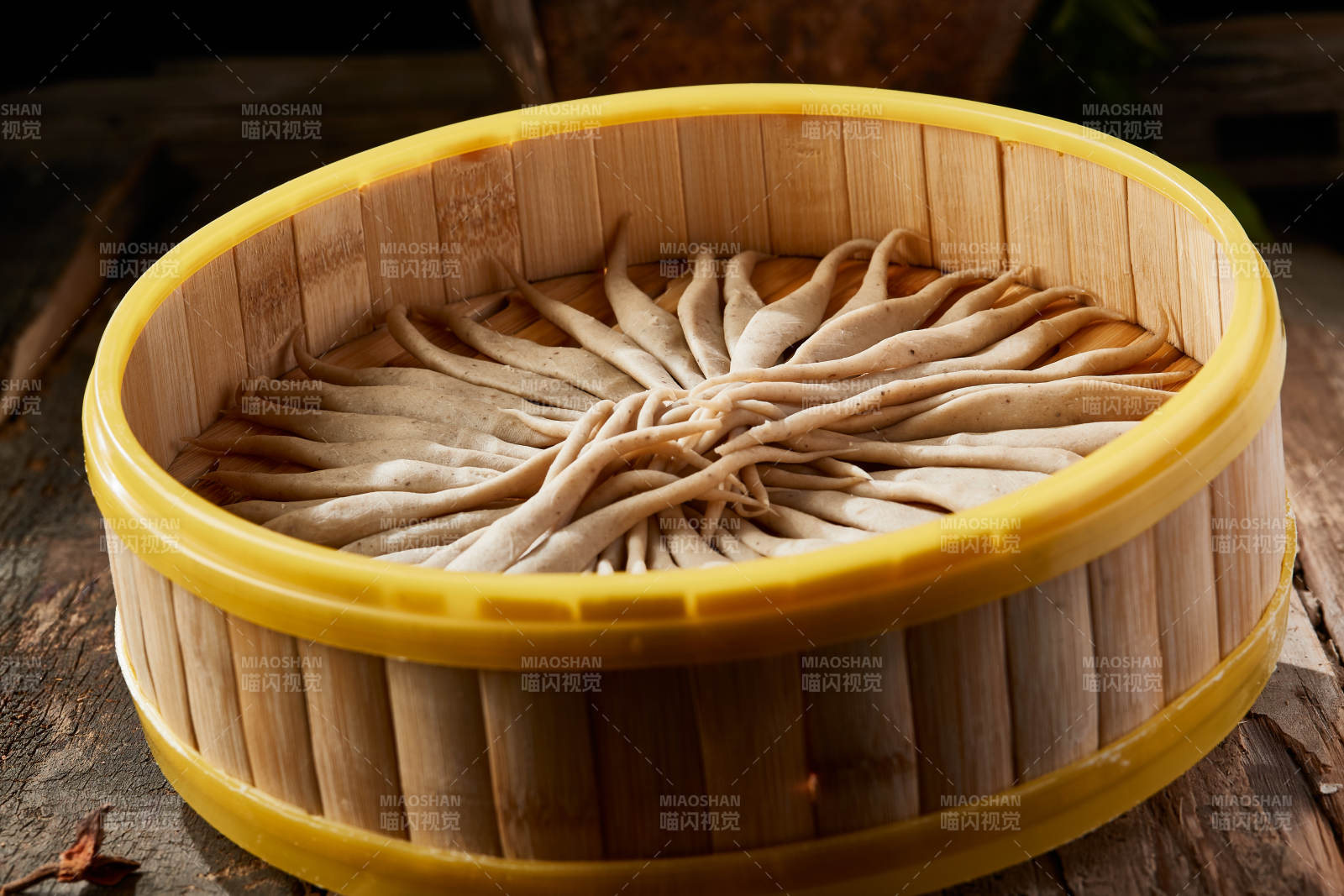 张家口坝上特色美食蒸莜面-摄影图