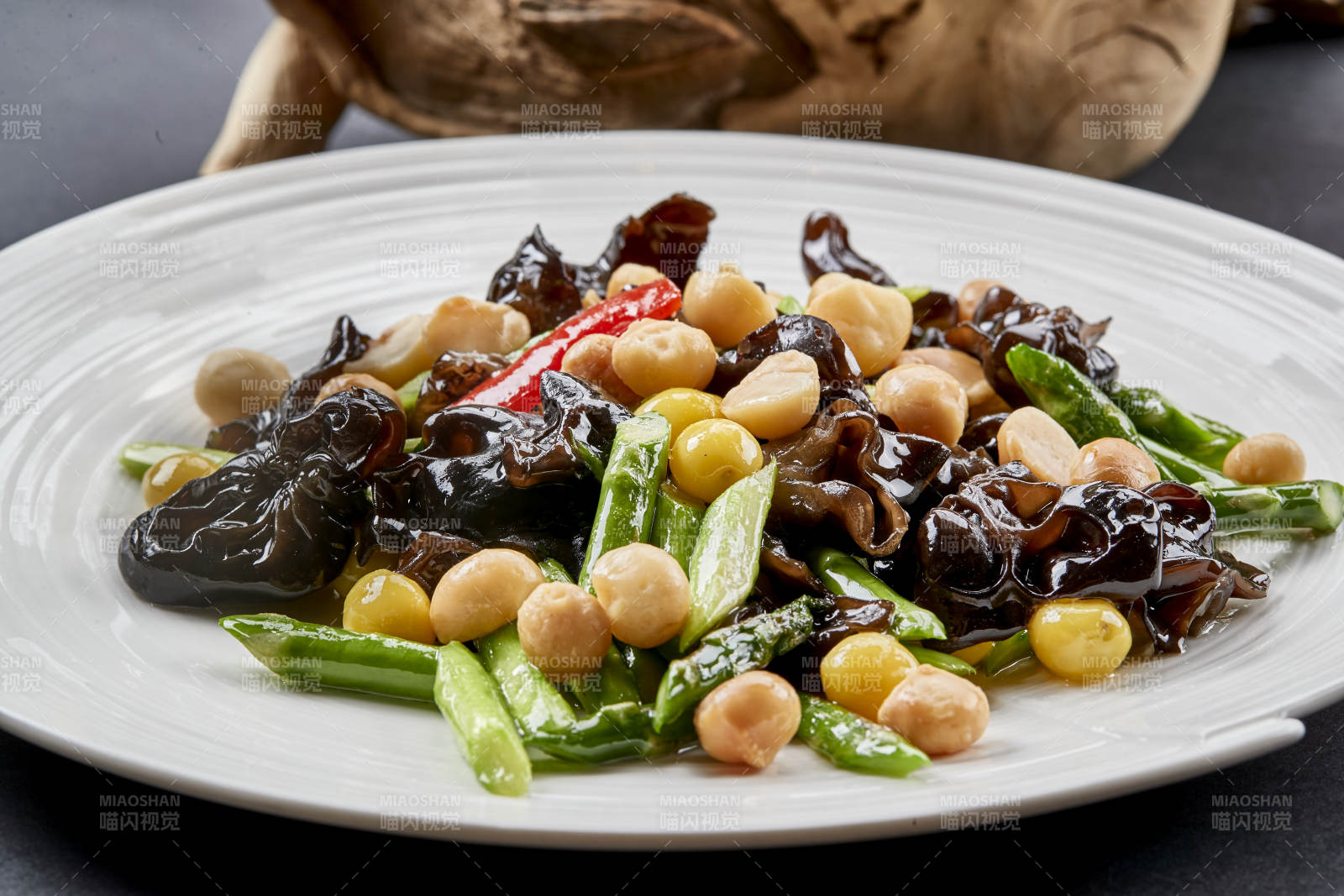 芦笋木耳彩椒鸡头米炒银杏-摄影图