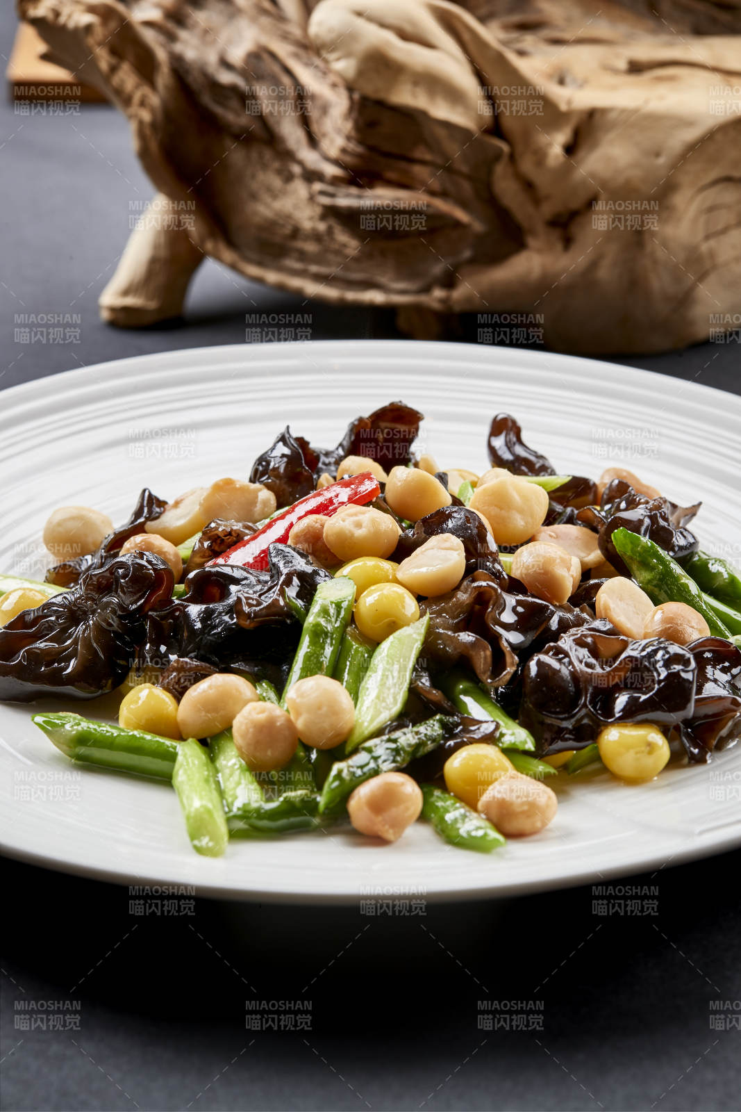 芦笋木耳彩椒鸡头米炒银杏-摄影图