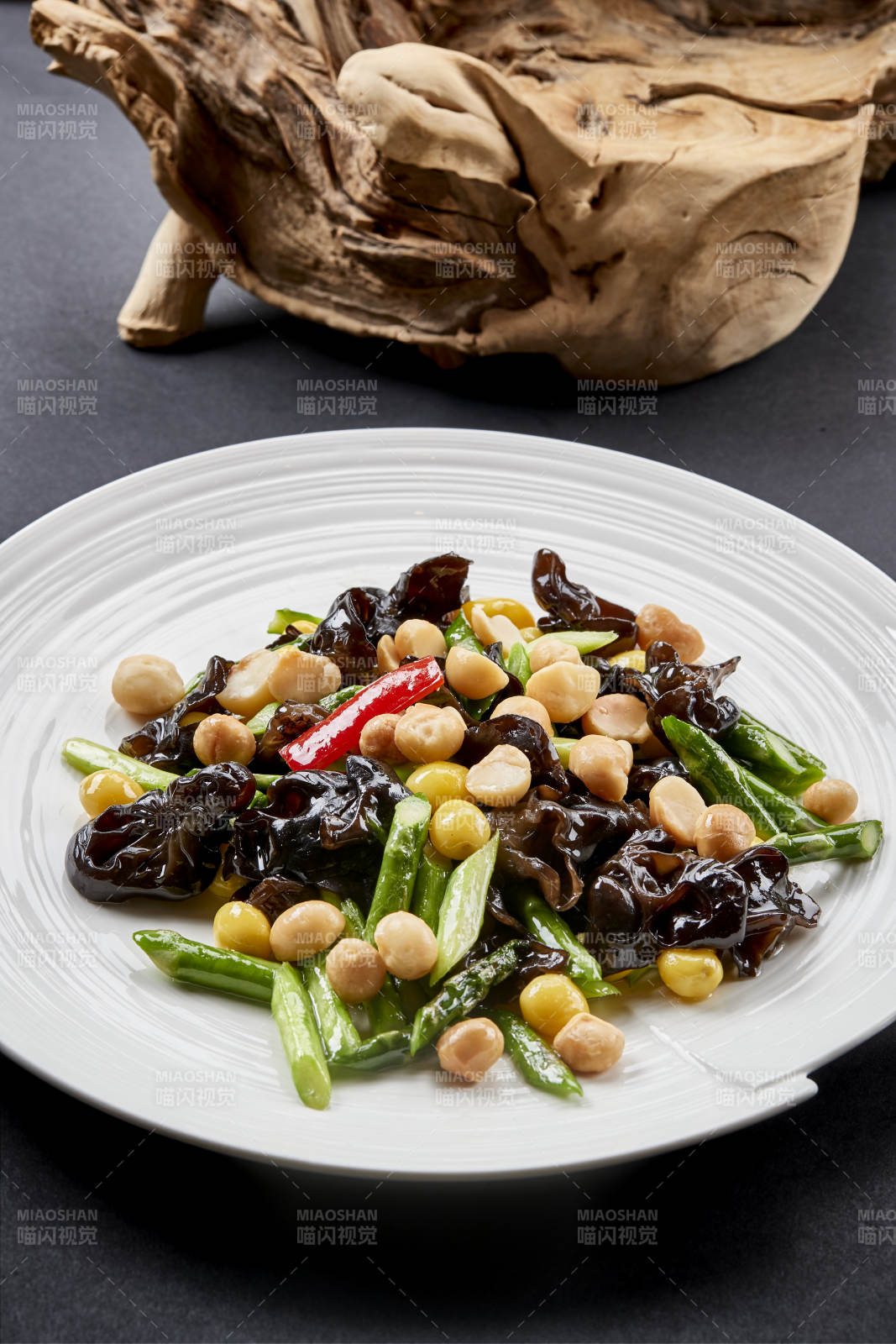 芦笋木耳彩椒鸡头米炒银杏-摄影图