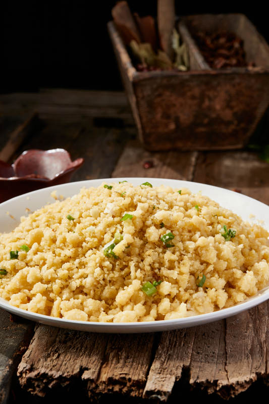 地方特色美食莜面炒傀儡