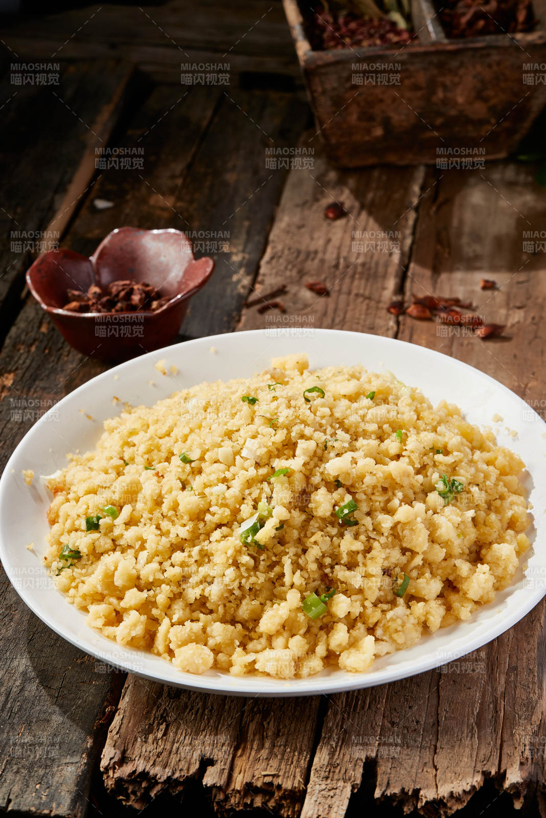 地方特色美食莜面炒傀儡