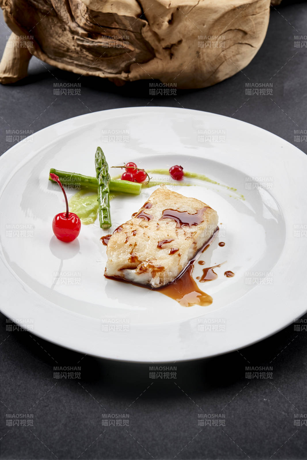 日式铁板烧浇汁香煎银鳕鱼