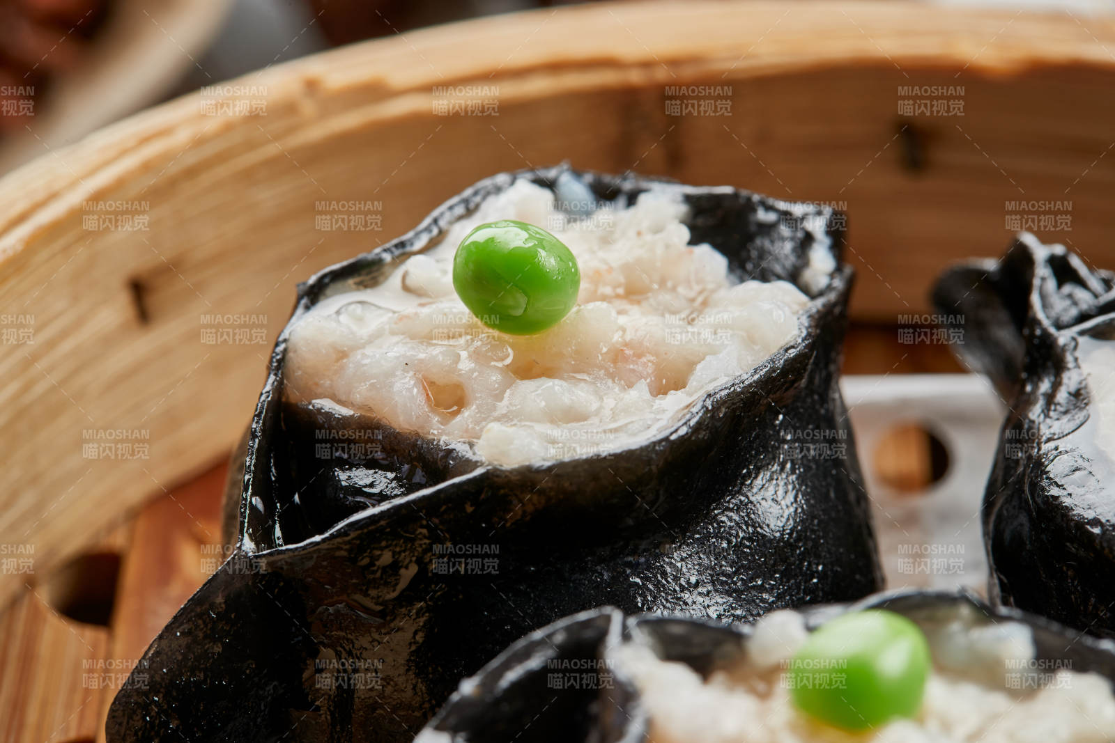 美味茶餐黑米虾绒蒸饺