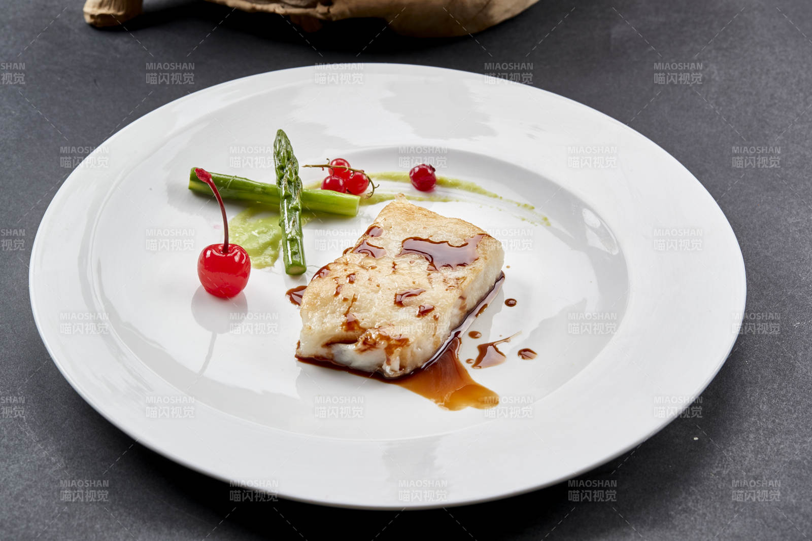 日式铁板烧浇汁香煎银鳕鱼