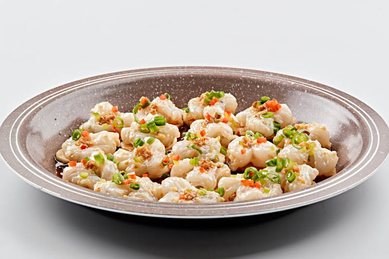 石盘器皿装的葱香油爆大虾仁