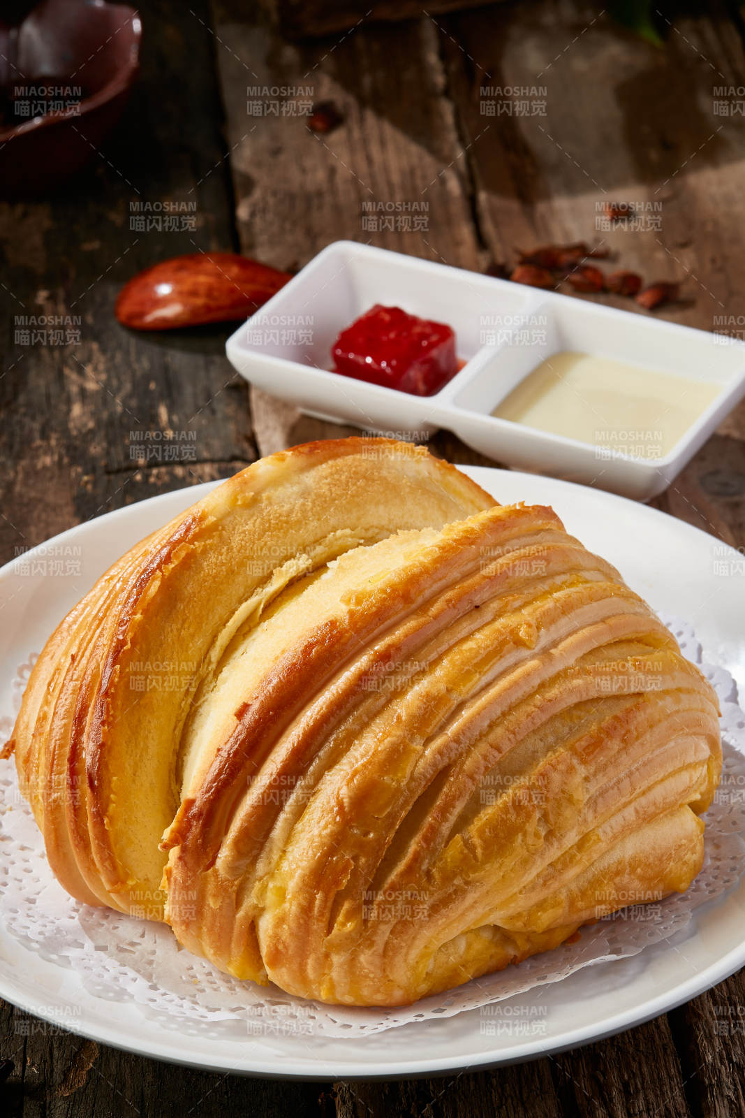 煉乳腐乳烘烤大花卷