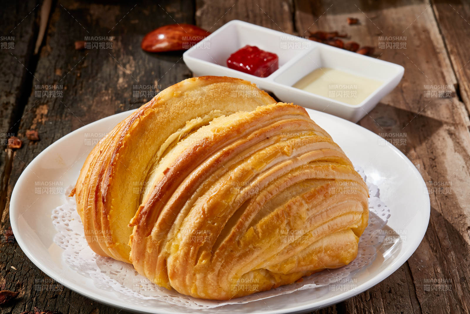 煉乳腐乳烘烤大花卷