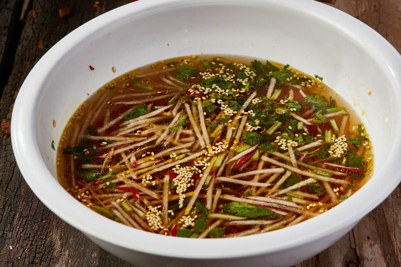 蘸莜面用的水萝卜丝香菜醋汤