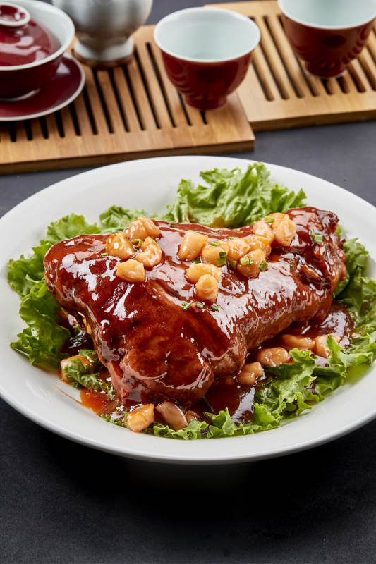 瑶柱带子配红烧猪肘子