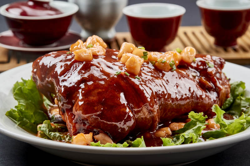 瑶柱带子配红烧猪肘子