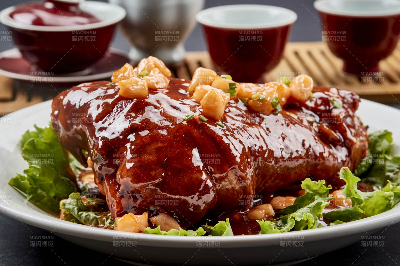 瑶柱带子配红烧猪肘子