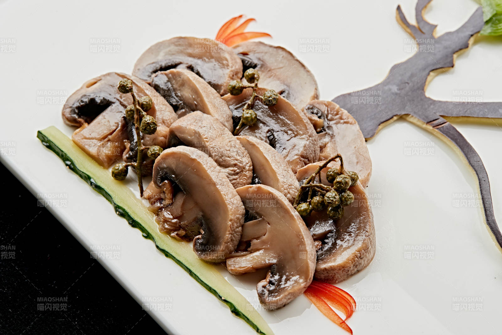 制作精美的艺术凉菜