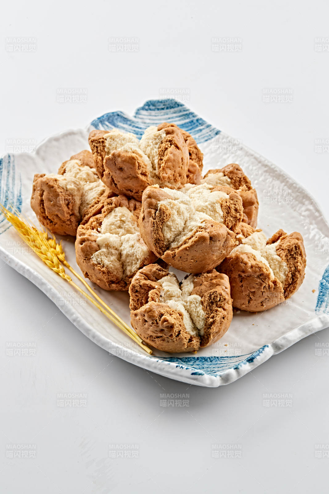 现烤香酥双色开花杂粮馍