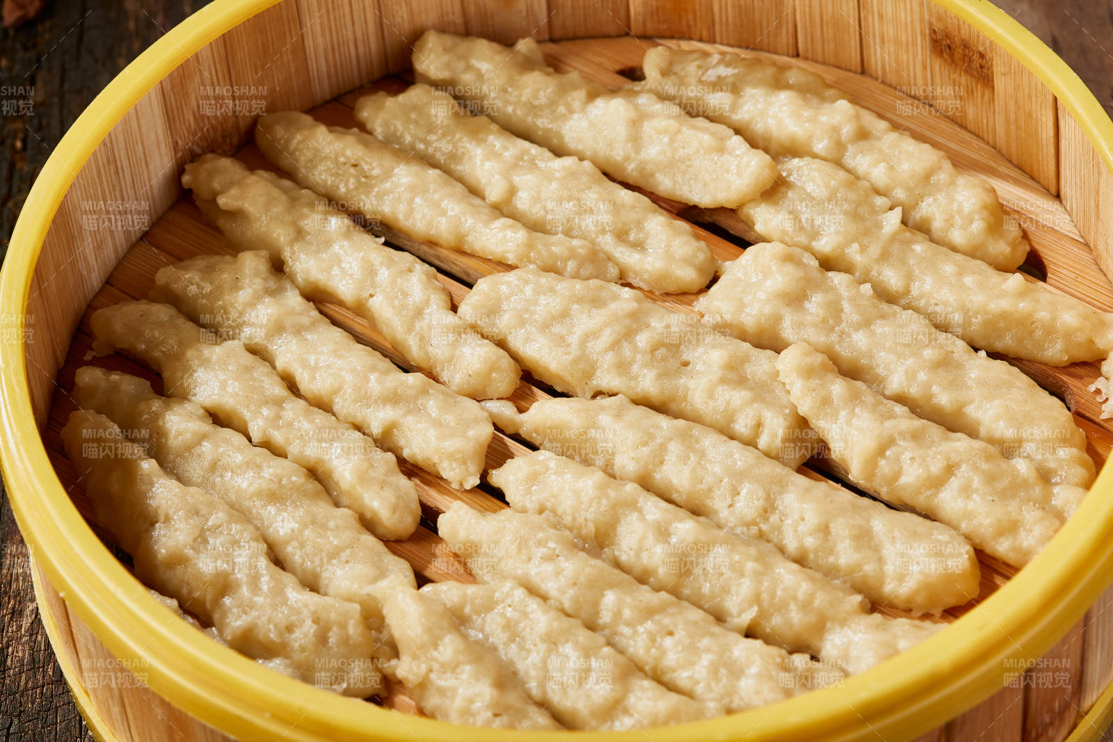 地方特色小吃莜面土豆魚兒