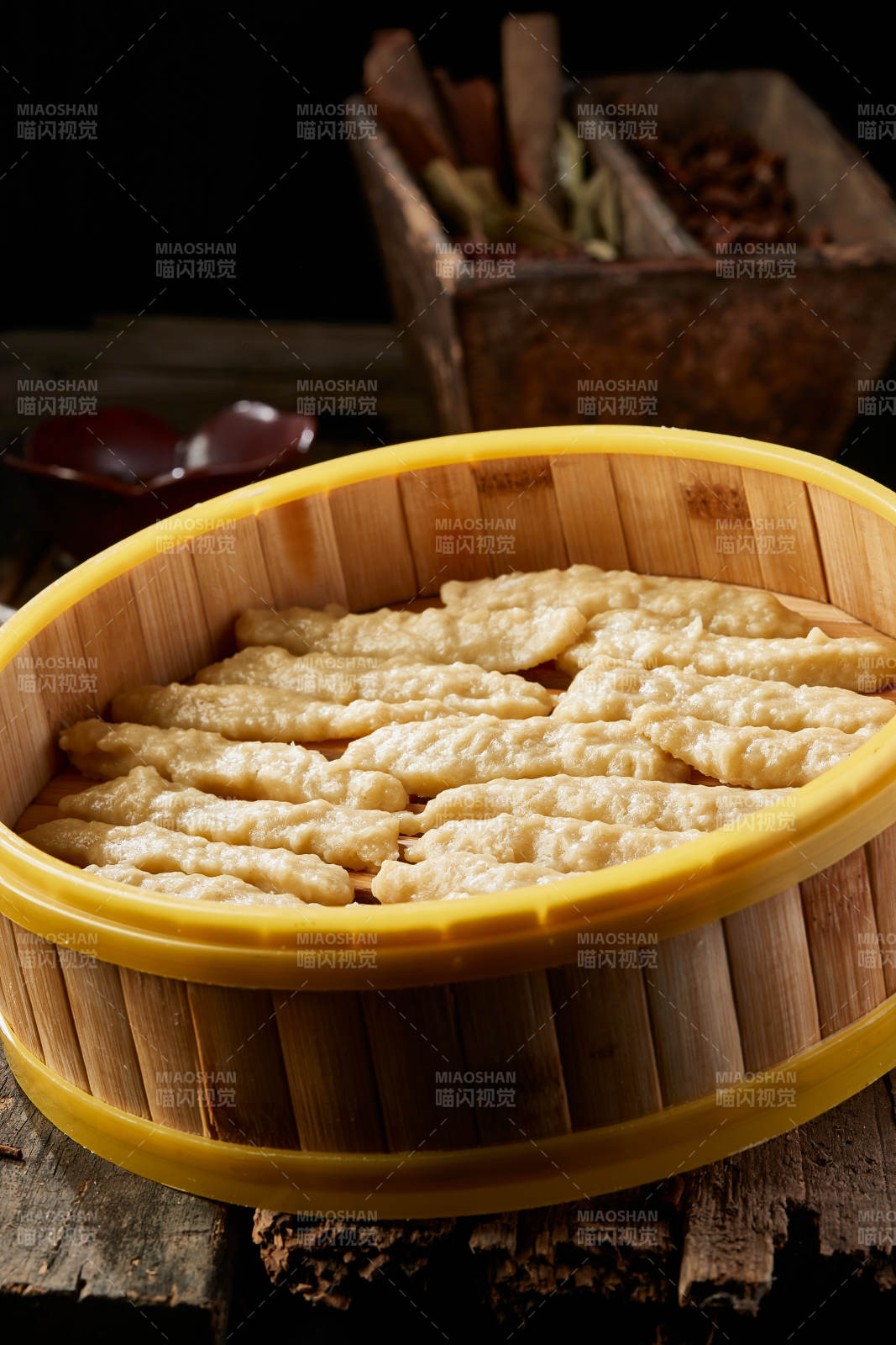 地方特色小吃莜面土豆魚兒