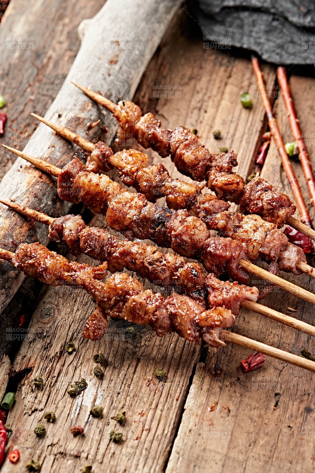 炭烤美味羊肉串