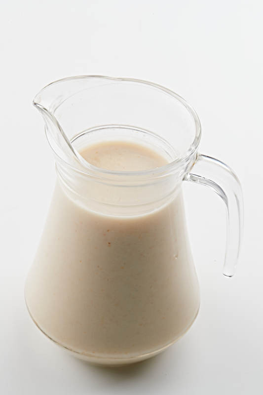 玻璃器皿装的现磨浓香花生西米露