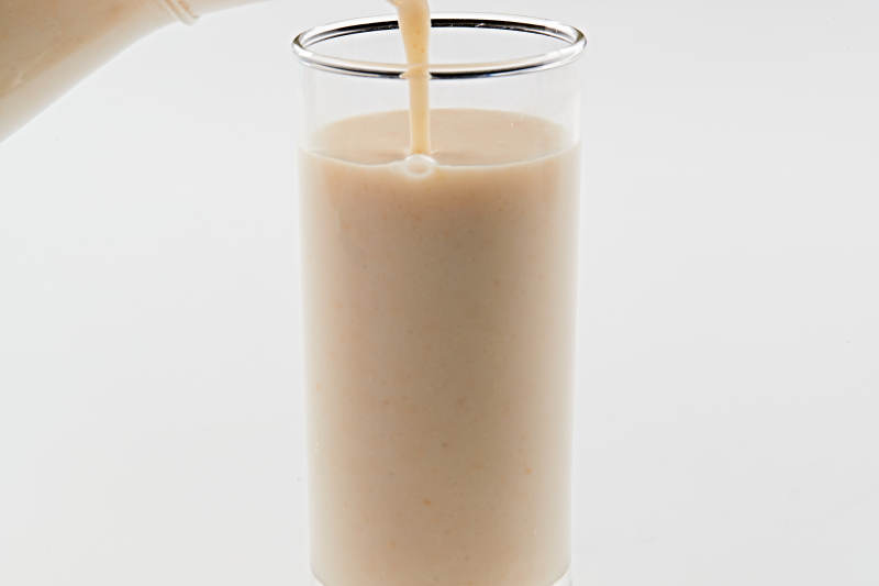 玻璃器皿装的现磨浓香花生西米露