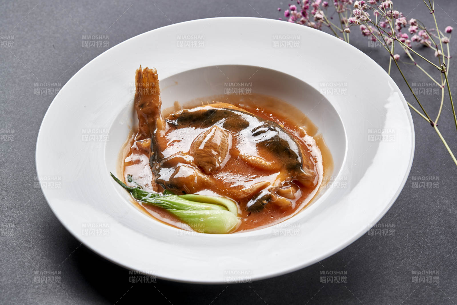 时尚位菜浓汤酱焖小河豚