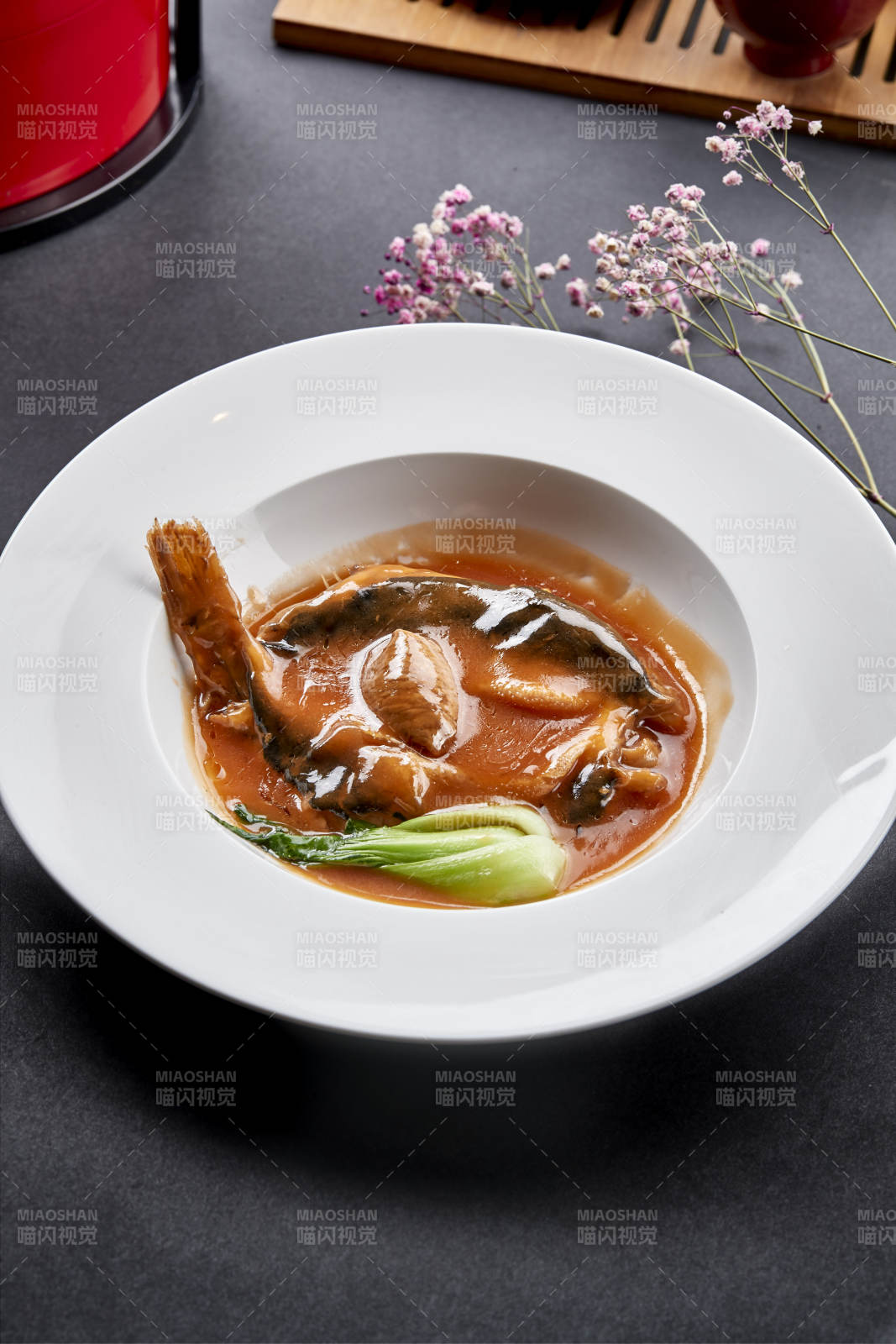 时尚位菜浓汤酱焖小河豚