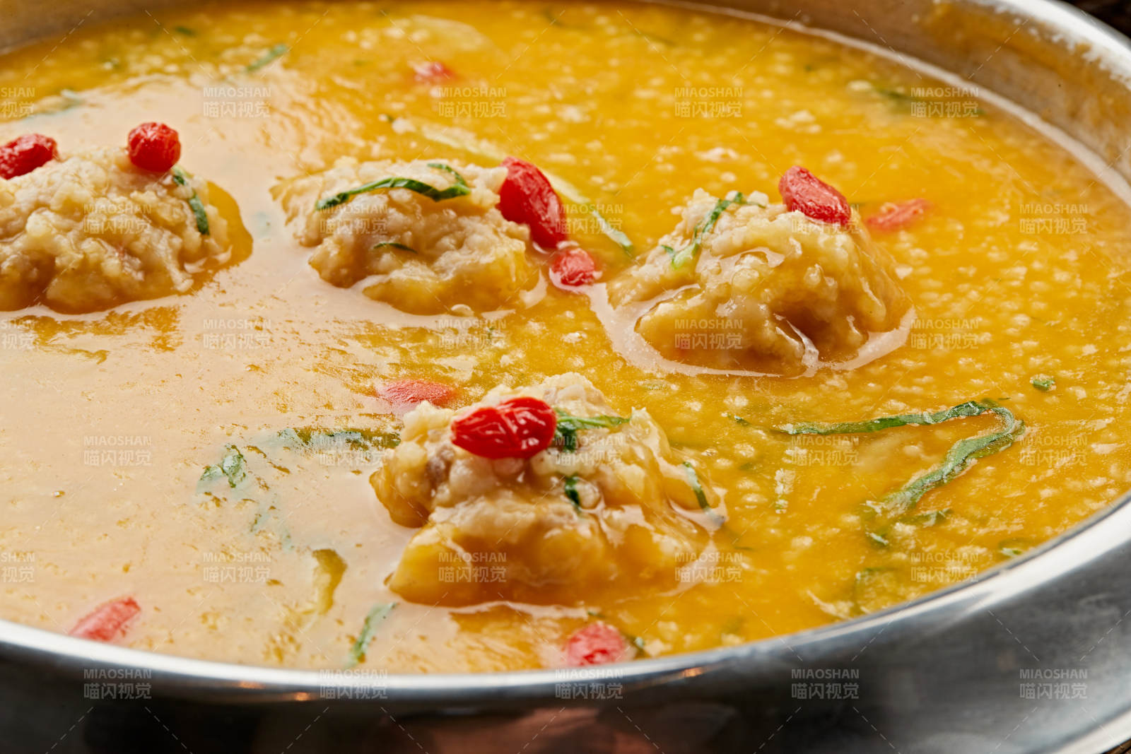 鍋仔金米枸杞獅子頭