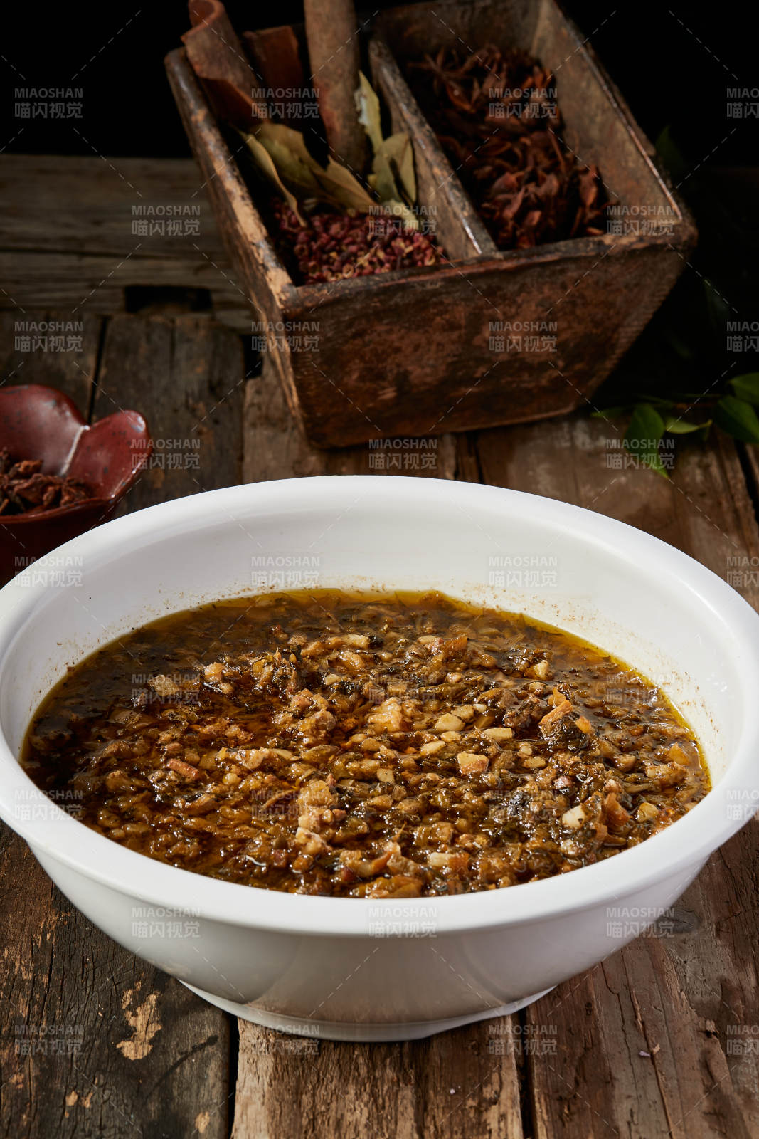 拌面吃的土豆酸菜豬肉鹵