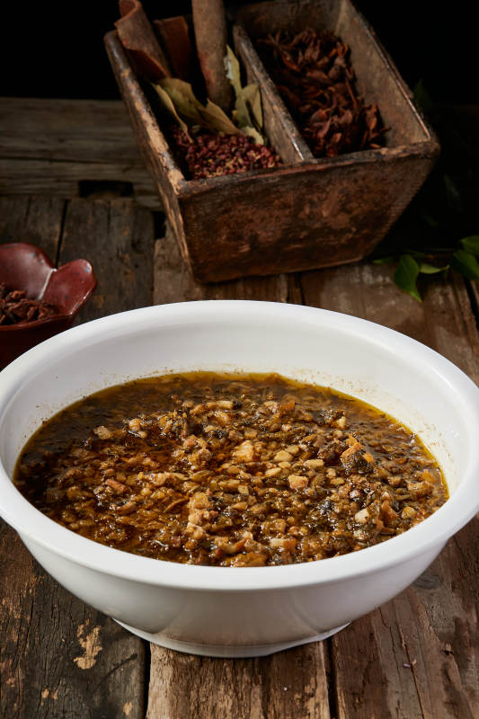 拌面吃的土豆酸菜豬肉鹵