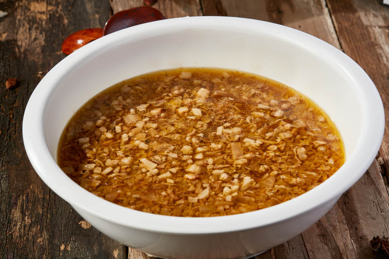 拌面吃的土豆酸菜豬肉鹵