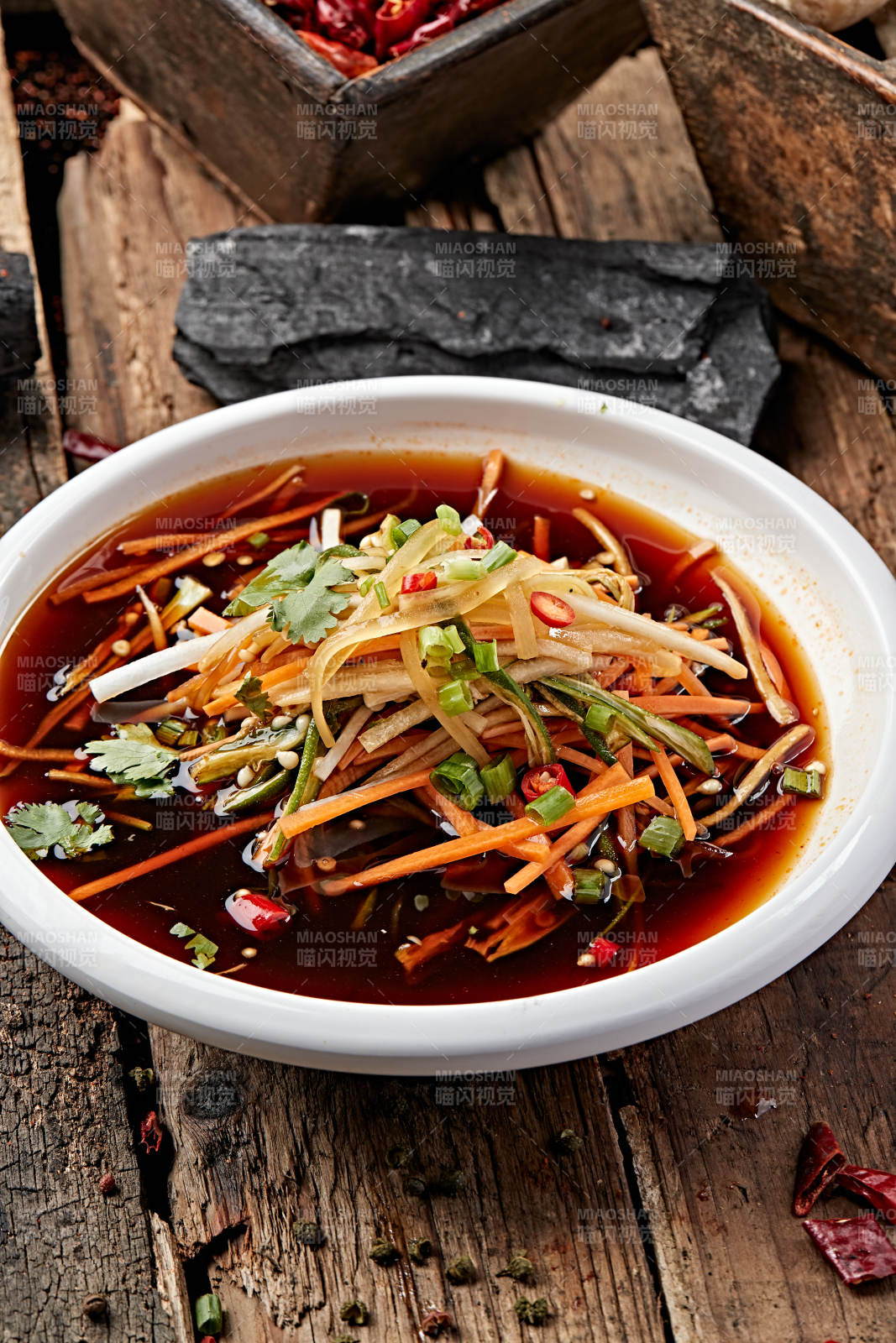 美味凉菜浇汁醋腌爽口三丝