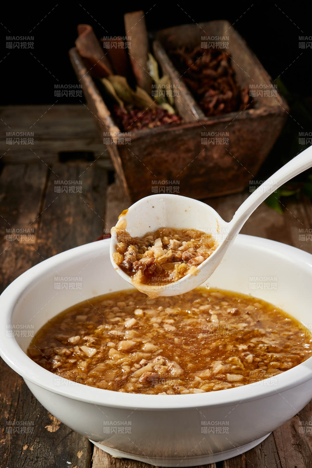 拌面吃的土豆酸菜豬肉鹵