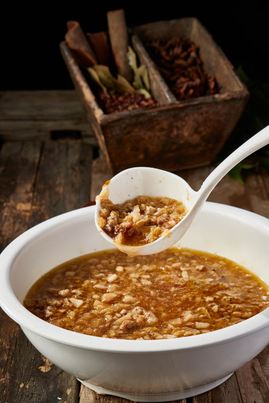 拌面吃的土豆酸菜豬肉鹵